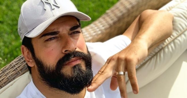 Бураку Озчивиту грозит 4 года тюрьмы по делу об оскорблении коллег