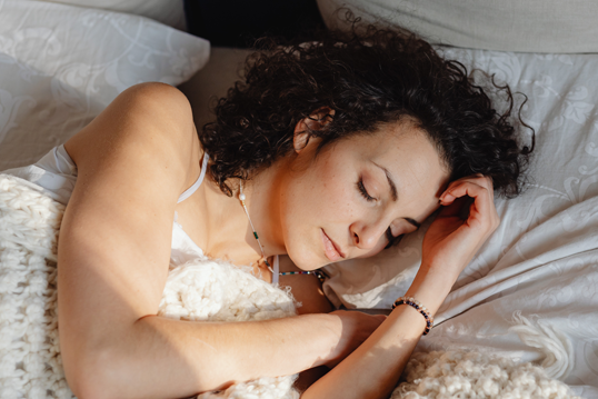 5 привычек перед сном для сохранения молодости — Красота