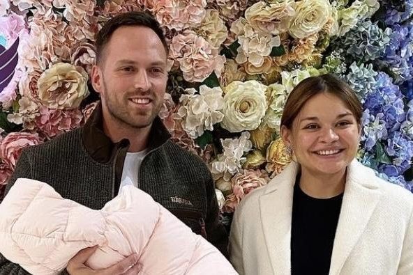 Ксения Шойгу впервые показала лицо дочери — Звезды