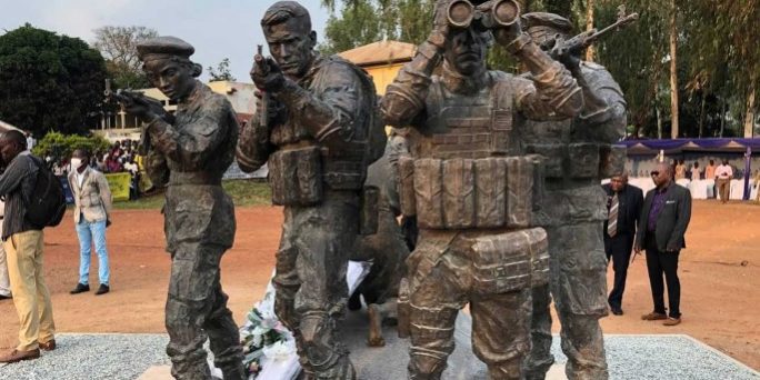 В Центральноафриканской Республике поставили памятник русским военным специалистам :: Политика :: Дни.ру