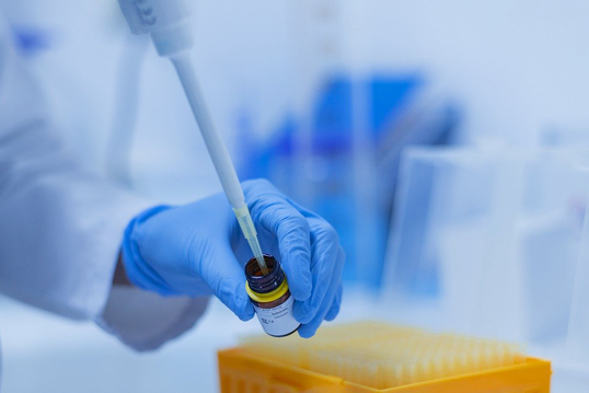 Как «Омикрон» будет влиять на привитых и переболевших — #Коронавирус