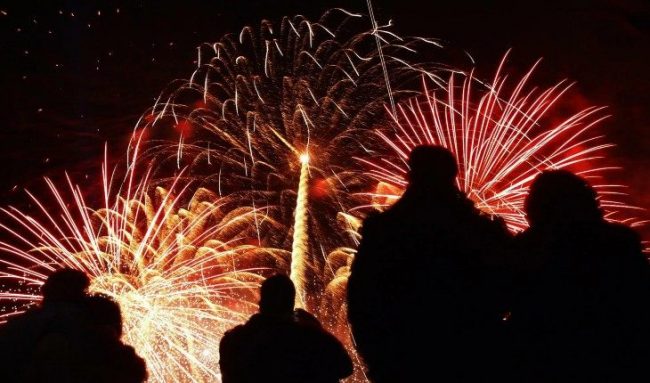 7 распространённых ошибок при запуске фейерверков, которые приведут к трагедии | Интересные факты