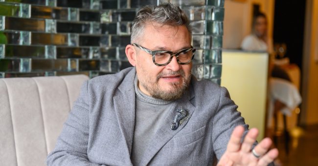 Золото, тигровый принт и офисный стиль. Александр Васильев рассказал о трендах на 2022 год