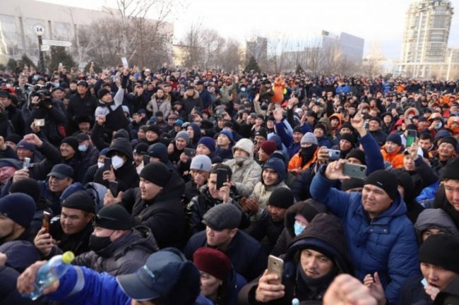В Казахстане откроют прямую линию для информирования о пострадавших | В мире | Политика