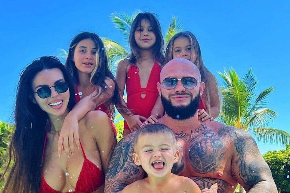 «Дети четыре дня блевали»: Оксана Самойлова и Джиган рассказали о путешествии в Мексику