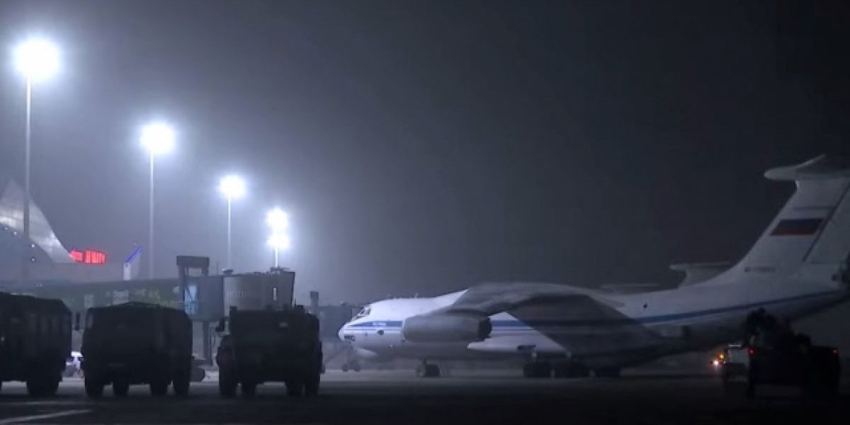 Российские миротворцы ОДКБ вылетели из Алма-Аты в Московскую область | В мире | Политика