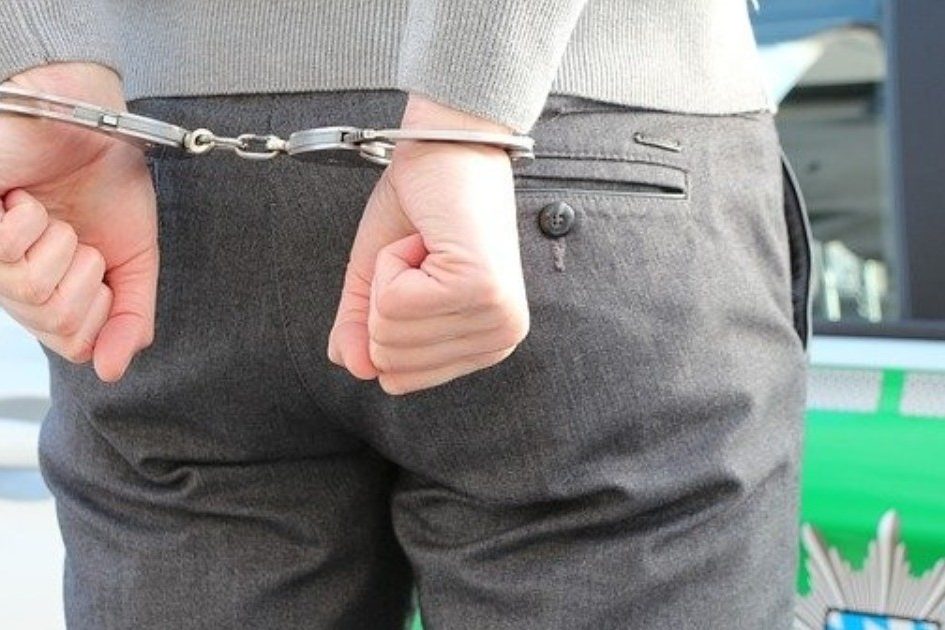 14-летняя дочь созналась в убийстве матери, отчима и сестры-инвалида