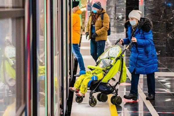 Сергей Собянин предоставил обоим многодетным родителям право бесплатного проезда в общественном транспорте, последние новости :: Общество :: Дни.ру