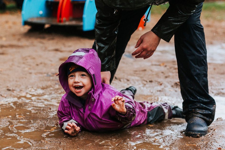 «Мой ребенок грязный, и мне это нравится»: американка — о воспитании дочери