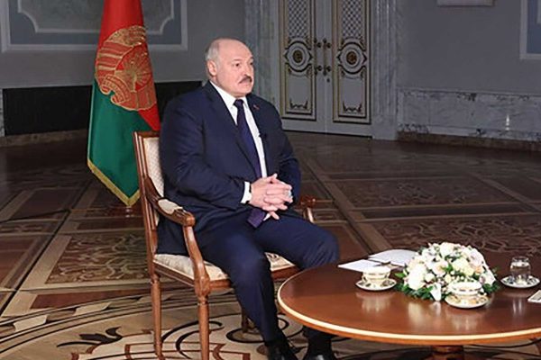 зачем Александр Лукашенко взял в руки оружие, последние новости, протесты, 2020, президент :: Политика :: Дни.ру