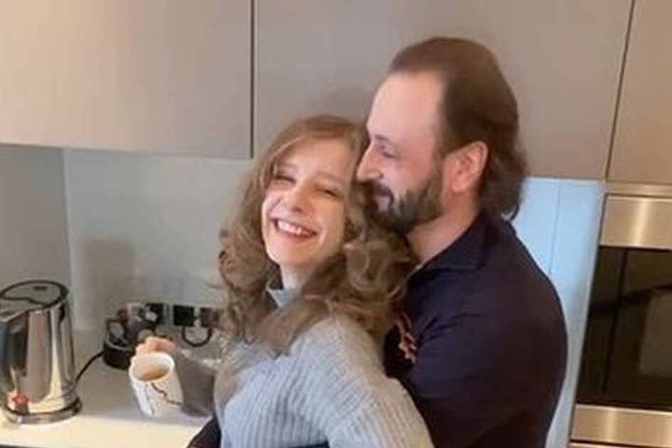 Лиза Арзамасова со слезами на глазах встретила Илью Авербуха с Олимпиады