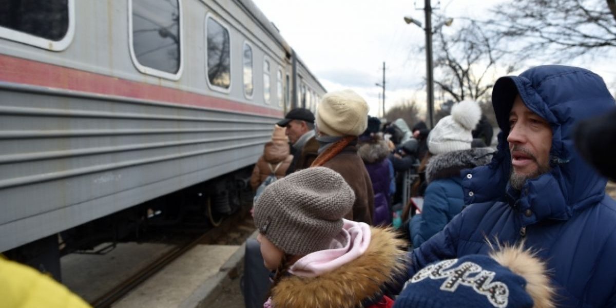 В МЧС сообщили о готовности 26 регионов принять беженцев из Донбасса | Общество