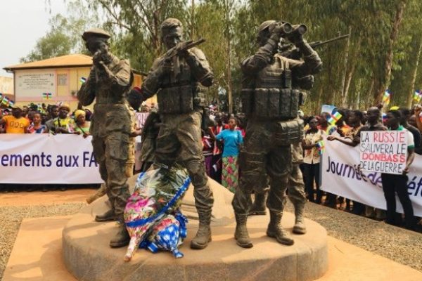 Центральноафриканцы поддержали признание независимости Донбасса в День защитника :: Политика :: Дни.ру