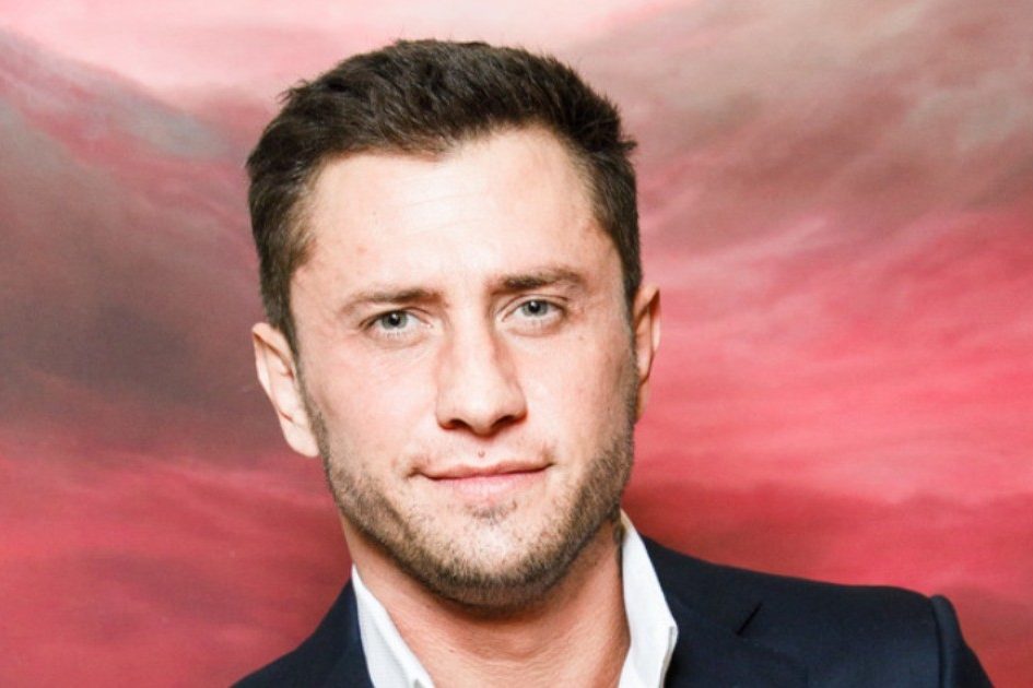 «Пойду спрошу у папы»: Павел Прилучный не расстается с детьми и Агатой Муцениеце