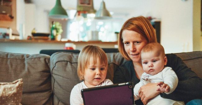 Как помочь ребенку справиться с зависимостью от гаджетов — Психология