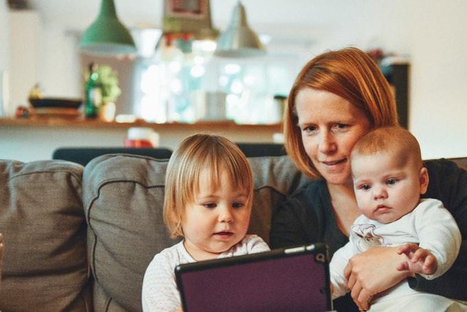 Как помочь ребенку справиться с зависимостью от гаджетов — Психология