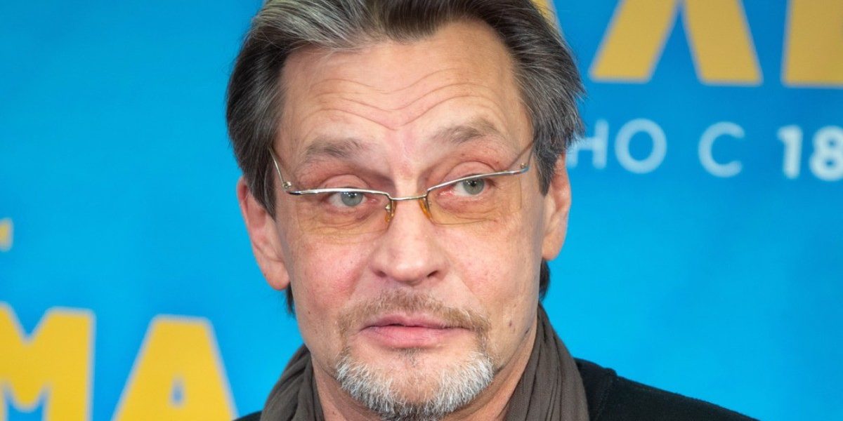 Улетевший на Кипр Домогаров: «Не знаю, стоит ли возвращаться в Москву из-за ситуации в театре»