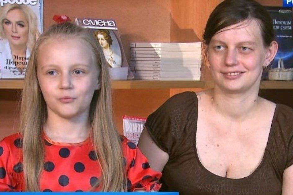 «Она под гипнозом и очень измучена»: друзья Тепляковых просят помочь матери гениальной Алисы