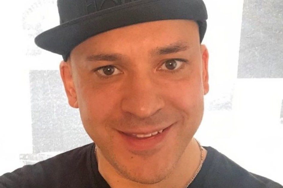 В Подмосковье прощаются с экс-солистом «Отпетых мошенников» Томом Хаосом