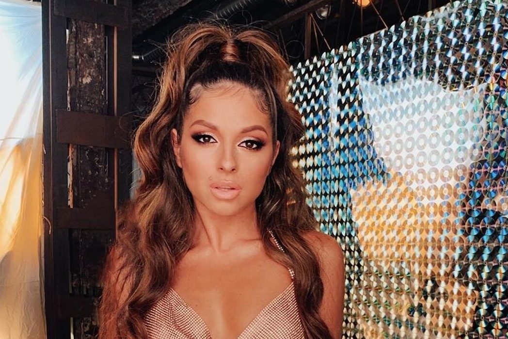 Столкнувшаяся с хейтом Нюша уточнила: «Я не покидала Россию навсегда, буду жить на два города»