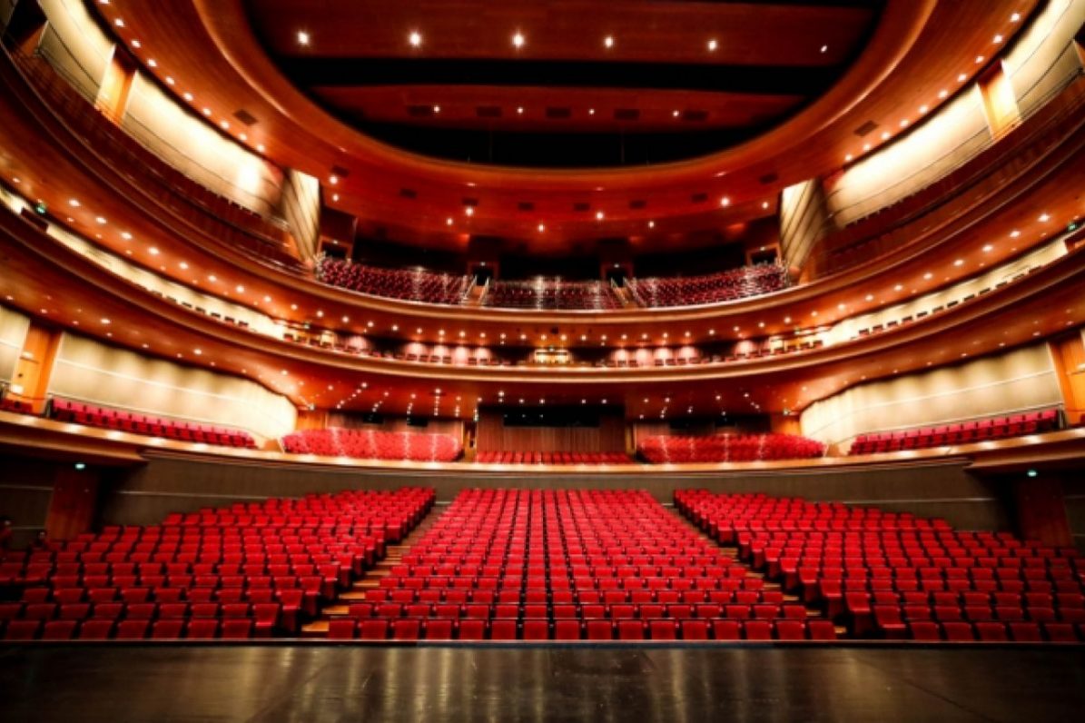 Русским артистам нельзя. В Европе разрывают договоры с российскими театрам | Театр | Культура