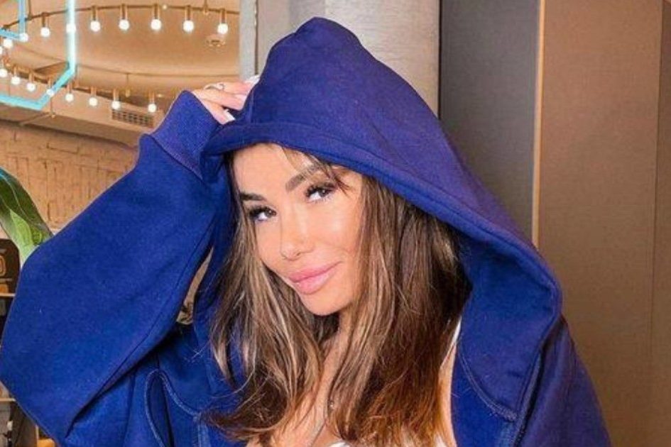 «Жуткий кризис. Еды, бензина, газа нет»: Айза не может выбраться со Шри-Ланки в Москву