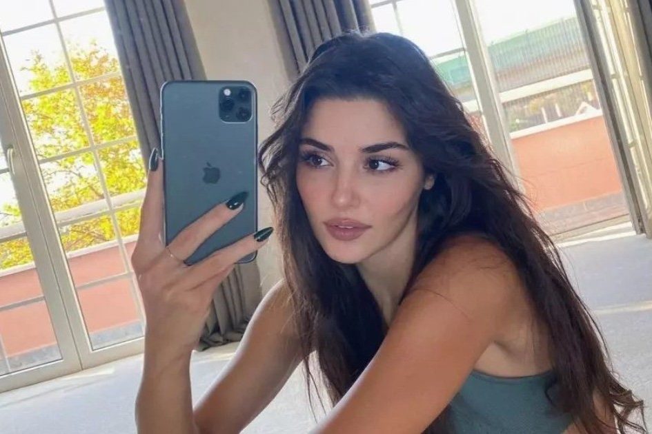 Ничуть не скучает по Керему Бюрсину. Ханде Эрчел веселится в ОАЭ