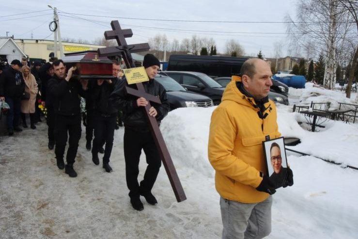 В Москве прошла похороны Тома Хаоса — Звезды