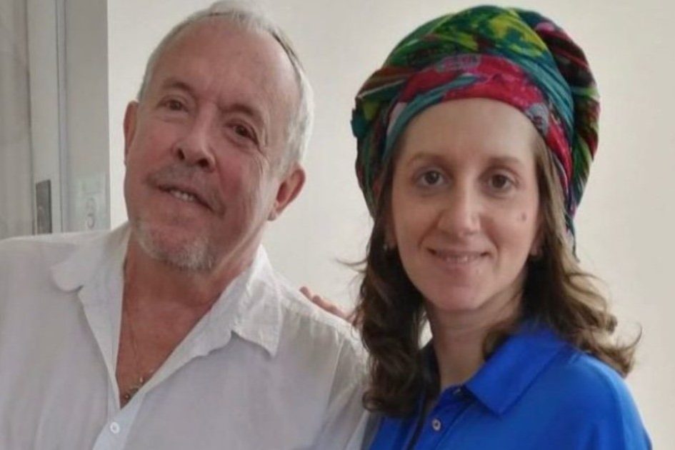 «Знакомьтесь, Эйтан»: Андрей Макаревич не стал закрывать смайлом лицо новорожденного сына