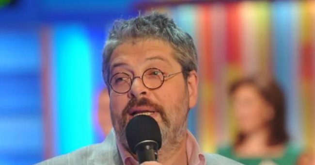 «Считаю невозможным веселиться и шутить»: Александр Гуревич уволился с шоу «Сто к одному» — Звезды
