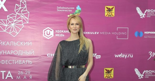 Блестящая Судзиловская, Кончаловский с женой, нежная Гришаева: Забайкальский фестиваль