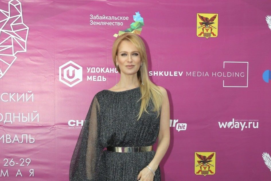 Блестящая Судзиловская, Кончаловский с женой, нежная Гришаева: Забайкальский фестиваль