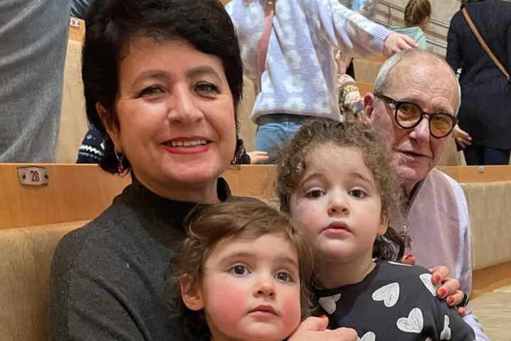 Жена Виторгана рассказала, в какую страну уехала их семья — Звезды