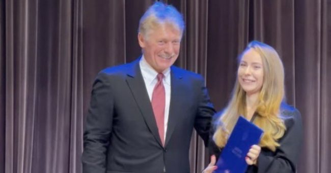 Татьяна Навка и Дмитрий Песков поддержали Сашу Жулину на вручении диплома МГИМО