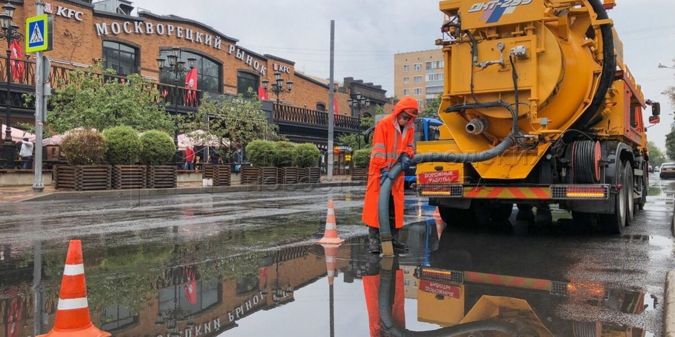 Бригады «Мосводостока» готовы устранить возможные временные скопления воды :: Общество :: Дни.ру