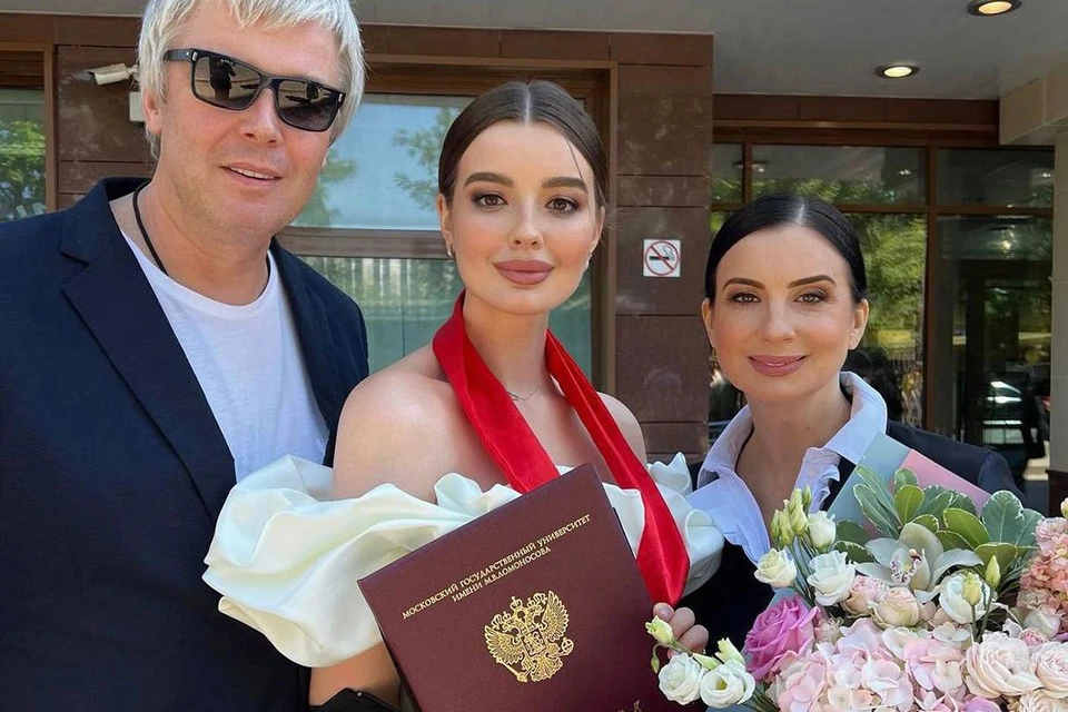 Александр и Екатерина Стриженова гордятся красным дипломом МГУ дочери Саши.