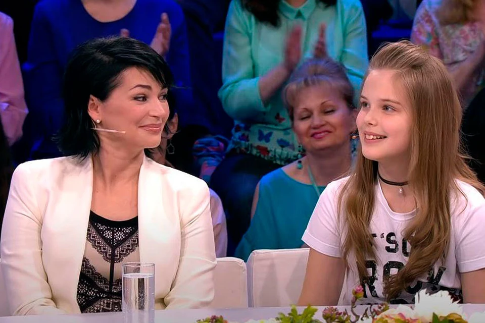 Юлия Абдулова все свободное время посвящает дочери Евгении. Фото: кадр программы «Сегодня вечером», Первый канал.