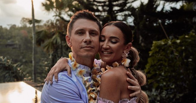 Воля и Утяшева поженились, Бузова и Батрутдинов не перешли черту. Психолог о дружбе полов