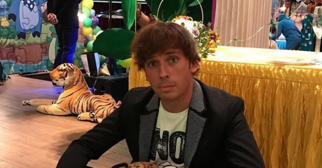 Максим Галкин оправдывается перед российскими поклонниками и высмеивает Бабкину с Долиной