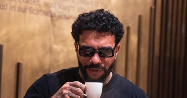 Тимати принял посетителей в обновленном Starbucks, который теперь носит другое название