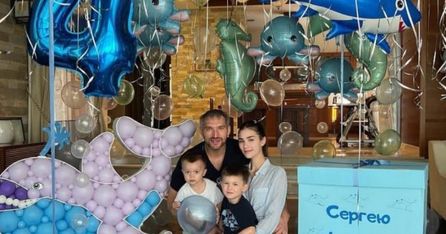Аниматоры-супергерои, морские обитатели. Овечкин и Шубская поздравили сына с днем рождения