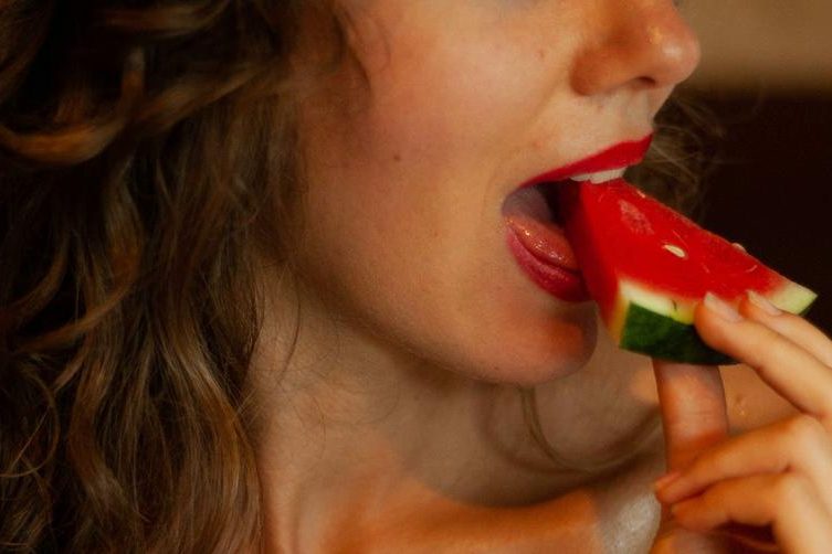 3 неожиданных продукта, от которых стоит отказаться перед сексом — Психология