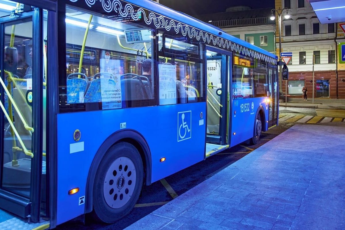 Автобусы ночных маршрутов Москвы перевезли почти 10 млн пассажиров :: Общество :: Дни.ру