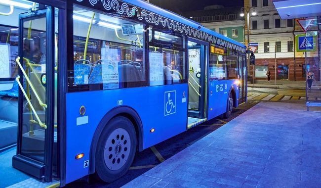 Автобусы ночных маршрутов Москвы перевезли почти 10 млн пассажиров :: Общество :: Дни.ру