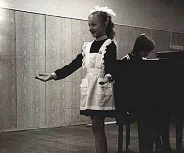 Кристина Орбакайте сыграла в «Чучеле», когда ей было всего 11 лет. Отношения артистки с одноклассниками чем-то схожи с судьбой ее персонажа