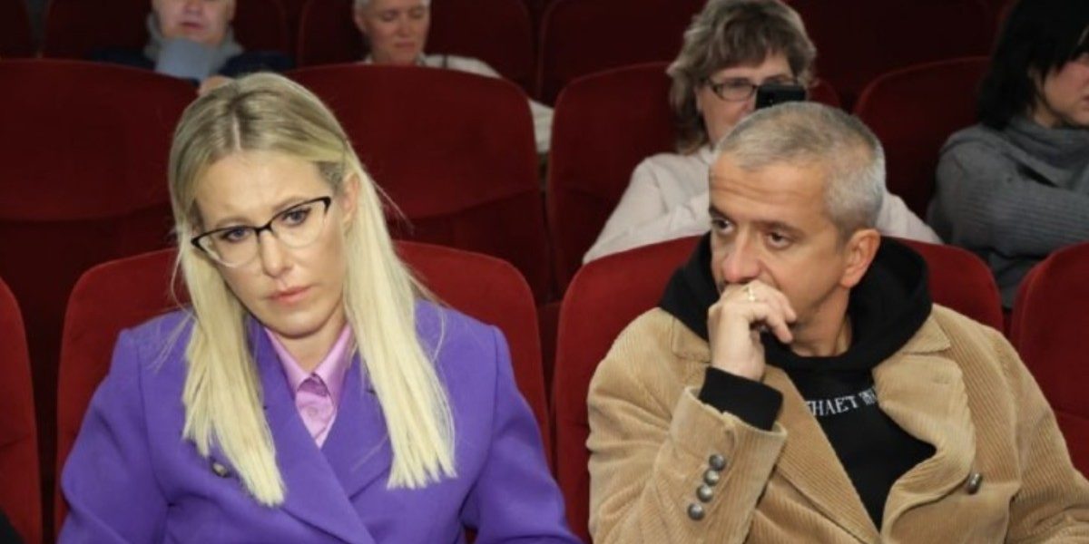 Собчак загрустила, а Хакамада пришла с молодым спутником на премьеру «Три тысячи лет желаний»