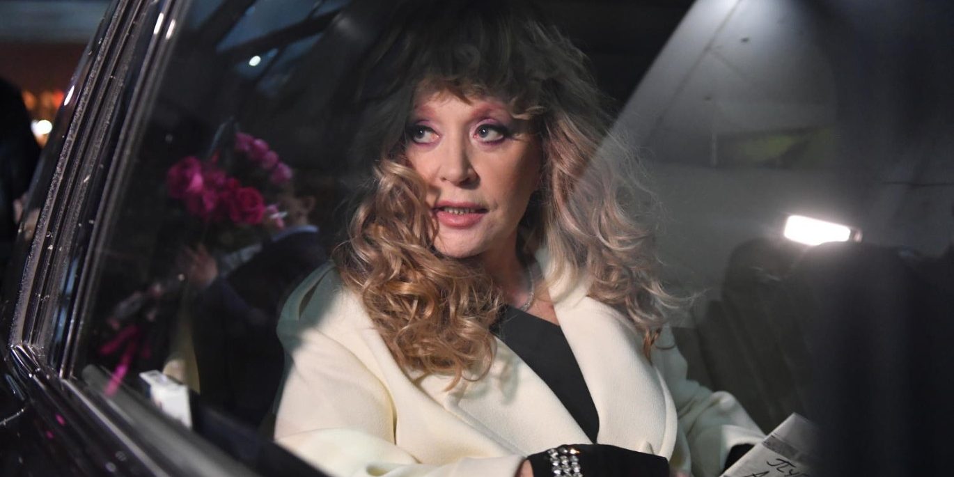 Сергей Рогожин смачно плюнул в вернувшуюся на Родину артистку, новости, подробности :: Шоу-бизнес :: Дни.ру