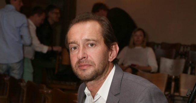 Хабенский с дрожью в голосе объявил минуту молчания: «Погиб наш друг Сережа Пускепалис»