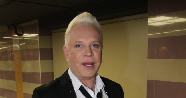 Оживал лишь на сцене с маской на лице. Редкие фото Бориса Моисеева, который боялся показаться