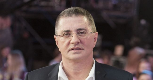 Обезьяна напала на доктора Мясникова во время съемок шоу